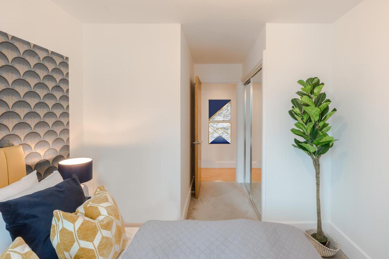 Best Thames View In Town! Large Luxxe Nomad Design Family Home ลอนดอน ภายนอก รูปภาพ